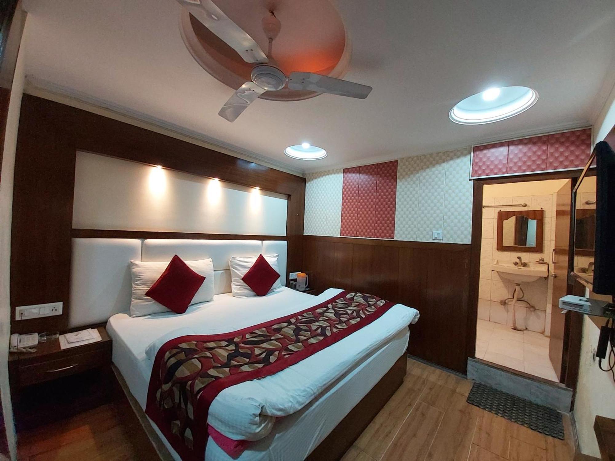 Goroomgo Moon Nainital Near Naini Lake - Parking & Lift Facilities -Hygiene And Spacious Room - Best Seller エクステリア 写真