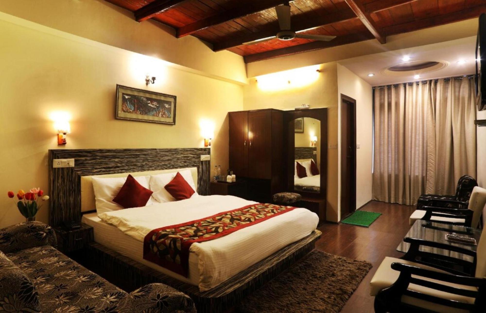Goroomgo Moon Nainital Near Naini Lake - Parking & Lift Facilities -Hygiene And Spacious Room - Best Seller エクステリア 写真