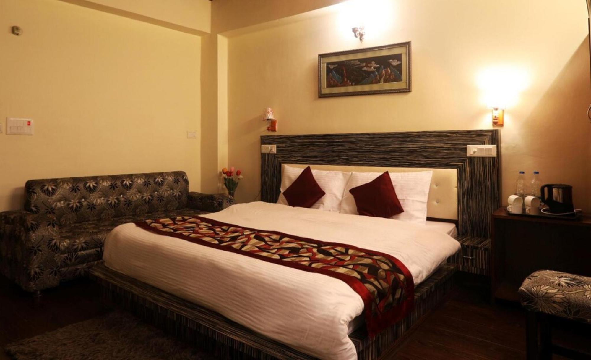 Goroomgo Moon Nainital Near Naini Lake - Parking & Lift Facilities -Hygiene And Spacious Room - Best Seller エクステリア 写真