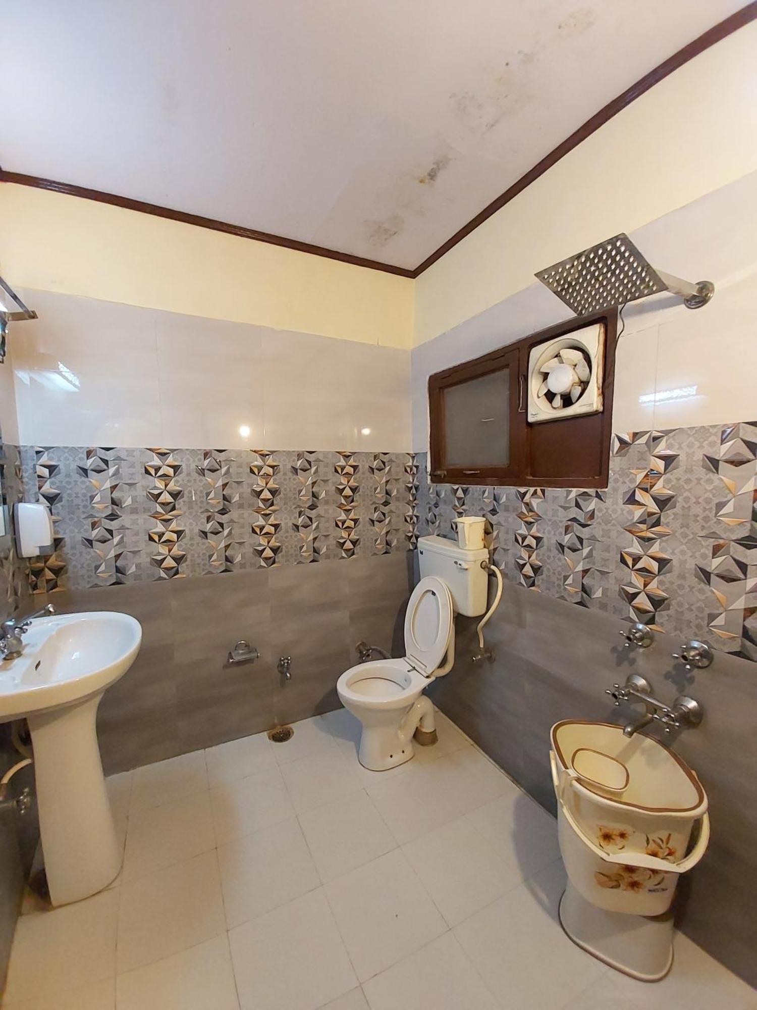 Goroomgo Moon Nainital Near Naini Lake - Parking & Lift Facilities -Hygiene And Spacious Room - Best Seller エクステリア 写真