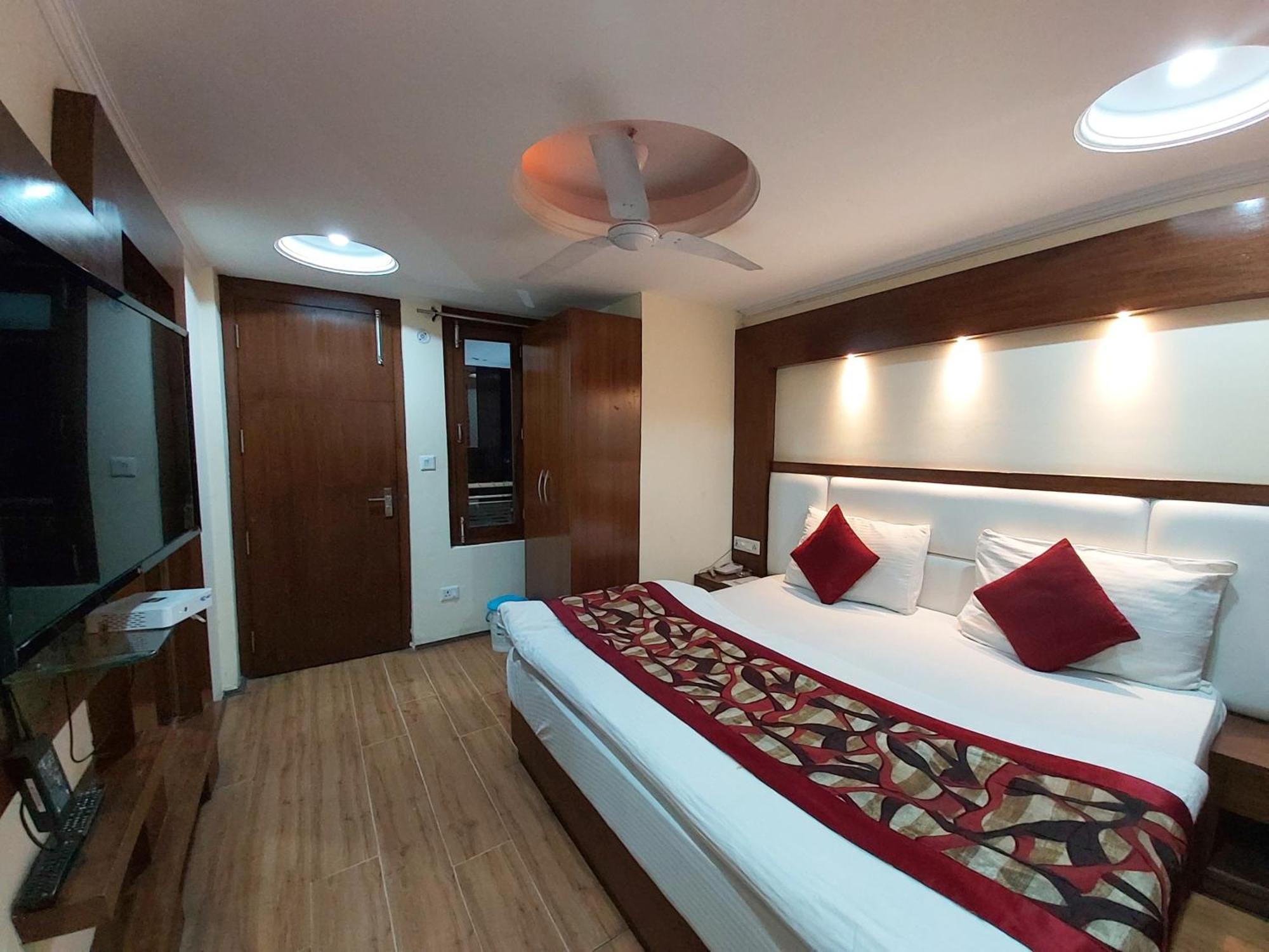 Goroomgo Moon Nainital Near Naini Lake - Parking & Lift Facilities -Hygiene And Spacious Room - Best Seller エクステリア 写真